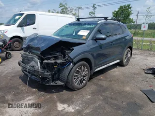 2019 Hyundai Tucson Sport z VIN KM8J33AL3KU937888, wystawiony jako IAAI lot #42310448 z przebiegiem 99 501 mil mil oraz . Historia ofert i sprzedaży dostępna na DreamBid. Obrazek 2.