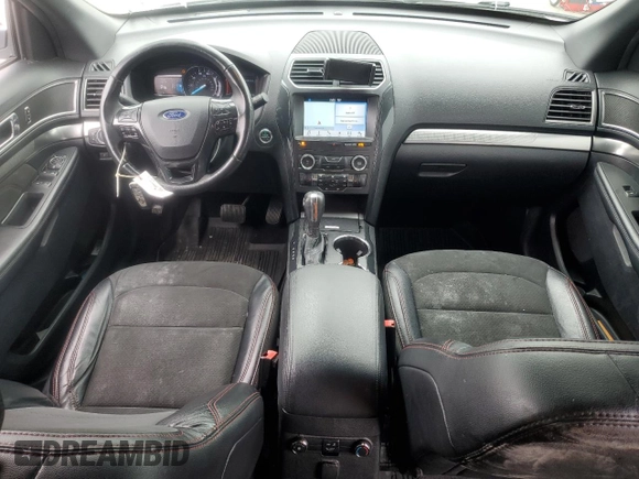 2019 Ford Explorer XLT z VIN 1FM5K8D84KGA57144, wystawiony jako Copart lot #60521115 z przebiegiem 131 517 mil mil oraz Szkoda całkowita • Salvage title. Historia ofert i sprzedaży dostępna na DreamBid. Obrazek 8.