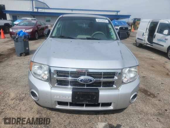 2012 Ford Escape XLS z VIN 1FMCU0C79CKC84677, wystawiony jako Copart lot #64234045 z przebiegiem 138 562 mil mil oraz Czysty tytuł • Clean title. Historia ofert i sprzedaży dostępna na DreamBid. Obrazek 5.