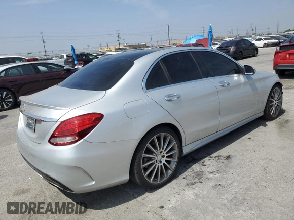 2016 Mercedes-Benz C 300 z VIN 55SWF4JB9GU140638, wystawiony jako Copart lot #52838255 z przebiegiem 92 659 mil mil oraz Szkoda całkowita • Salvage title. Historia ofert i sprzedaży dostępna na DreamBid. Obrazek 3.