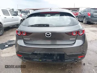 2021 Mazda 3 Premium z VIN JM1BPAML1M1318708, wystawiony jako IAAI lot #42178243 z przebiegiem 62 455 mil mil oraz . Historia ofert i sprzedaży dostępna na DreamBid. Obrazek 16.