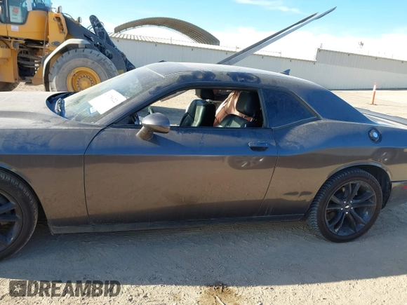 2017 Dodge Challenger SXT z VIN 2C3CDZAGXHH536595, wystawiony jako IAAI lot #41375622 z przebiegiem 103 915 mil mil oraz . Historia ofert i sprzedaży dostępna na DreamBid. Obrazek 15.