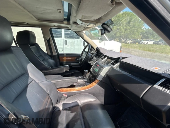 2008 Land Rover Range Rover Sport HSE z VIN SALSK25428A171759, wystawiony jako Copart lot #51871325 z przebiegiem 169 102 mil mil oraz Czysty tytuł • Clean title. Historia ofert i sprzedaży dostępna na DreamBid. Obrazek 5.
