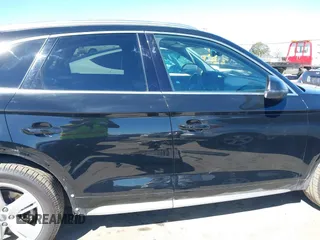 2019 Audi Q5 Premium with VIN WA1ANAFY8K2135057, listed as a IAAI auction lot 41870849 with 32,973 mi miles. Bid and sale history available at carsss.com. Image 14.