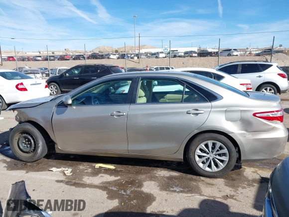 2017 Toyota Camry XLE z VIN 4T1BF1FK3HU290840, wystawiony jako IAAI lot #41470555 z przebiegiem 62 190 mil mil oraz . Historia ofert i sprzedaży dostępna na DreamBid. Obrazek 13.