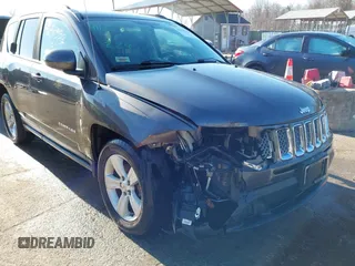 2015 Jeep Compass Latitude z VIN 1C4NJDEBXFD217691, wystawiony jako IAAI lot #41650350 z przebiegiem 68 366 mil mil oraz . Historia ofert i sprzedaży dostępna na DreamBid. Obrazek 6.