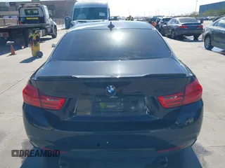 2015 BMW 4 Series 435i xDrive z VIN WBA3R5C59FK189457, wystawiony jako IAAI lot #41717989 z przebiegiem 116 402 mil mil oraz . Historia ofert i sprzedaży dostępna na DreamBid. Obrazek 16.