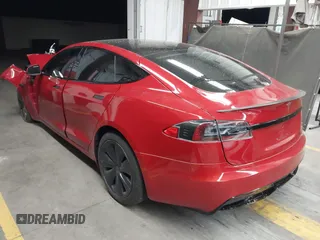 2022 Tesla Model S Plaid z VIN 5YJSA1E61NF471785, wystawiony jako IAAI lot #42208101 z przebiegiem Nie podano mil oraz . Historia ofert i sprzedaży dostępna na DreamBid. Obrazek 3.