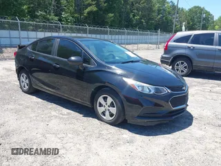 2017 Chevrolet Cruze LS z VIN 1G1BC5SM8H7113509, wystawiony jako IAAI lot #42315309 z przebiegiem 97 615 mil mil oraz . Historia ofert i sprzedaży dostępna na DreamBid. Obrazek 1.