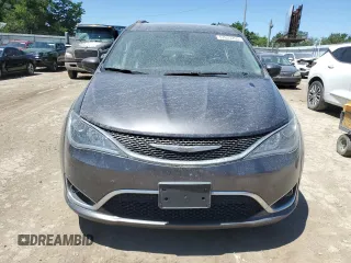 2017 Chrysler Pacifica Touring L z VIN 2C4RC1BG7HR667728, wystawiony jako Copart lot #57623255 z przebiegiem 197 791 mil mil oraz Czysty tytuł • Clean title. Historia ofert i sprzedaży dostępna na DreamBid. Obrazek 5.