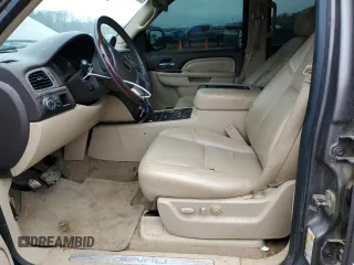 2014 GMC Yukon Denali z VIN 1GKS1EEF7ER222591, wystawiony jako Copart lot #42623745 z przebiegiem 211 992 mil mil oraz Szkoda całkowita • Salvage title. Historia ofert i sprzedaży dostępna na DreamBid. Obrazek 7.