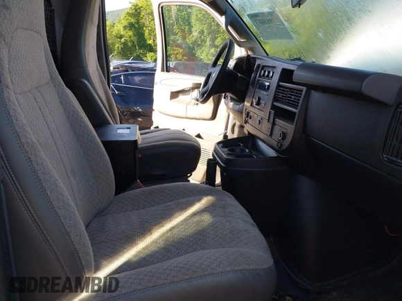 2017 Chevrolet Express Cargo with VIN 1GCWGAFF9H1268851, listed as a IAAI auction lot 42553603 with 231,252 mi miles and . Bid and sale history available at DreamBid. Image 5.