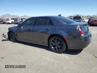 2022 Chrysler 300 S z VIN 2C3CCABG6NH154269, wystawiony jako Copart lot #50454985 z przebiegiem 50 538 mil mil oraz Szkoda całkowita • Salvage title. Historia ofert i sprzedaży dostępna na DreamBid. Obrazek 2.