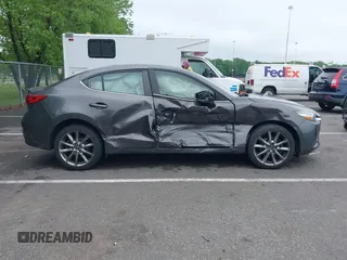 2018 Mazda 3 Touring z VIN 3MZBN1V31JM268280, wystawiony jako IAAI lot #42276418 z przebiegiem 58 366 mil mil oraz . Historia ofert i sprzedaży dostępna na DreamBid. Obrazek 12.
