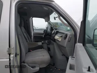2009 Ford Econoline Cargo Commercial z VIN 1FTNE14W29DA56023, wystawiony jako IAAI lot #42362663 z przebiegiem 211 326 mil mil oraz . Historia ofert i sprzedaży dostępna na DreamBid. Obrazek 5.