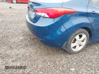2013 Hyundai Elantra GLS z VIN KMHDH4AE8DU971690, wystawiony jako IAAI lot #42337320 z przebiegiem 114 313 mil mil oraz . Historia ofert i sprzedaży dostępna na DreamBid. Obrazek 6.