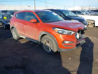 2017 Hyundai Tucson SE with VIN KM8J3CA46HU424815, listed as a IAAI auction lot 41771457 with 104,698 mi miles. Bid and sale history available at carsss.com. Image 1.
