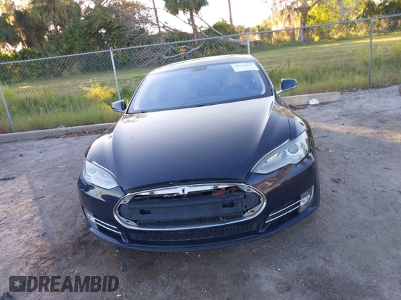 2013 Tesla Model S с VIN 5YJSA1DN9DFP06165, выставлен на аукционе IAAI как лот 40920844 с пробегом 181 342 миль миль и . История ставок и продаж доступна на DreamBid. Изображение 11.