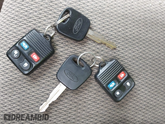 2003 Ford Focus SE z VIN 1FAFP34PX3W135265, wystawiony jako IAAI lot #42354012 z przebiegiem 79 617 mil mil oraz . Historia ofert i sprzedaży dostępna na DreamBid. Obrazek 11.