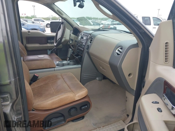 2005 Ford F-150 XLT z VIN 1FTPW12515KE76541, wystawiony jako IAAI lot #42144856 z przebiegiem 239 039 mil mil oraz . Historia ofert i sprzedaży dostępna na DreamBid. Obrazek 5.