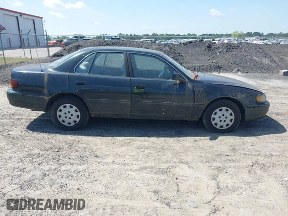 1995 Toyota Camry LE z VIN 4T1SK12E3SU576500, wystawiony jako IAAI lot #42186816 z przebiegiem 216 809 mil mil oraz . Historia ofert i sprzedaży dostępna na DreamBid. Obrazek 16.