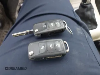 2017 Volkswagen Tiguan Wolfsburg Edition z VIN WVGSV7AXXHW512884, wystawiony jako IAAI lot #42295807 z przebiegiem 79 298 mil mil oraz . Historia ofert i sprzedaży dostępna na DreamBid. Obrazek 11.