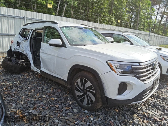 2025 Volkswagen Atlas SE with VIN 1V2HR2CA1SC555919, listed as a Copart auction lot 62876785 with 2,377 mi miles and Non repairable. Bid and sale history available at DreamBid. Image 4.