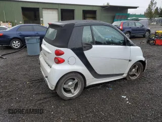 2013 Smart fortwo Passion z VIN WMEEK3BAXDK659870, wystawiony jako Copart lot #86387504 z przebiegiem 72 638 mil mil oraz Szkoda całkowita • Salvage title. Historia ofert i sprzedaży dostępna na DreamBid. Obrazek 3.