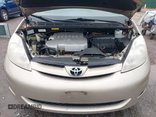 2008 Toyota Sienna CE z VIN 5TDZK23C88S141135, wystawiony jako IAAI lot #42272852 z przebiegiem 241 336 mil mil oraz . Historia ofert i sprzedaży dostępna na DreamBid. Obrazek 10.