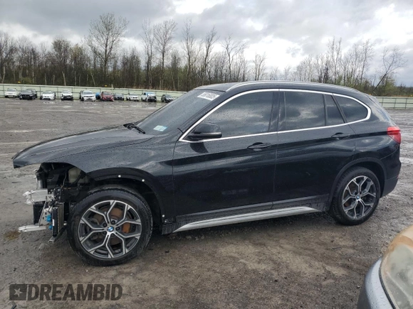 2020 BMW X1 xDrive28i z VIN WBXJG9C00L5R78587, wystawiony jako Copart lot #55016805 z przebiegiem 53 275 mil mil oraz Szkoda całkowita • Salvage title. Historia ofert i sprzedaży dostępna na DreamBid. Obrazek 1.