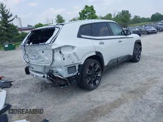 2024 BMW XM z VIN 5YM23CS0XR9U57042, wystawiony jako IAAI lot #42438088 z przebiegiem 2 888 mil mil oraz . Historia ofert i sprzedaży dostępna na DreamBid. Obrazek 4.