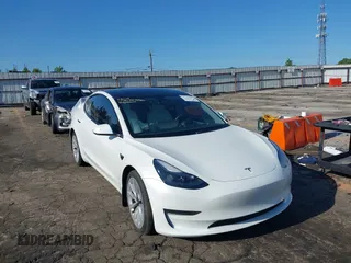2021 Tesla Model 3 Long Range z VIN 5YJ3E1EB6MF053498, wystawiony jako IAAI lot #42249301 z przebiegiem 36 275 mil mil oraz . Historia ofert i sprzedaży dostępna na DreamBid. Obrazek 1.