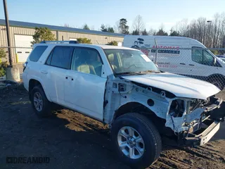 2022 Toyota 4Runner SR5 Premium with VIN JTENU5JR5N6075068, listed as a IAAI auction lot 41348606 with 54,315 mi miles. Bid and sale history available at carsss.com. Image 1.