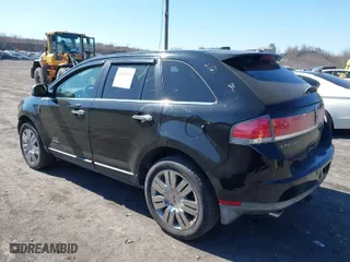 2009 Lincoln MKX with VIN 2LMDU88C69BJ02093, listed as a IAAI auction lot 41751532 with 172,431 mi miles. Bid and sale history available at carsss.com. Image 3.