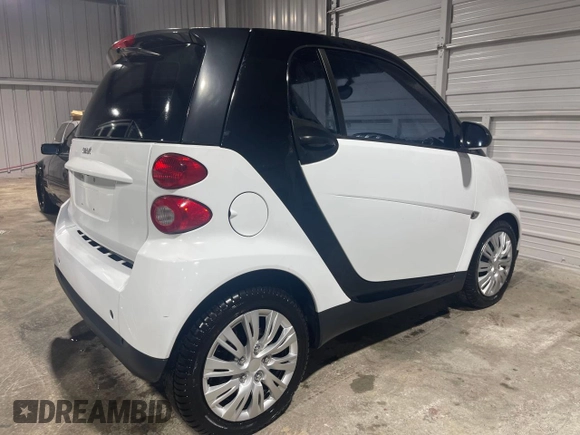 2012 Smart fortwo Pure z VIN WMEEJ3BA5CK540092, wystawiony jako Copart lot #51878135 z przebiegiem 59 356 mil mil oraz Szkody całkowita. Historia ofert i sprzedaży dostępna na DreamBid. Obrazek 4.