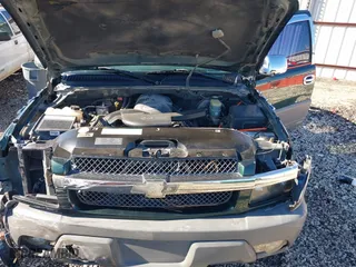 2002 Chevrolet Avalanche with VIN 3GNEC13T62G263379, listed as a IAAI auction lot 40907582 with 220,309 mi miles. Bid and sale history available at carsss.com. Image 10.
