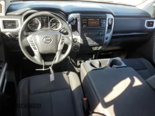 2017 Nissan Titan SV z VIN 1N6AA1EJ0HN538458, wystawiony jako Copart lot #47475775 z przebiegiem 139 224 mil mil oraz Szkoda całkowita • Salvage title. Historia ofert i sprzedaży dostępna na DreamBid. Obrazek 8.