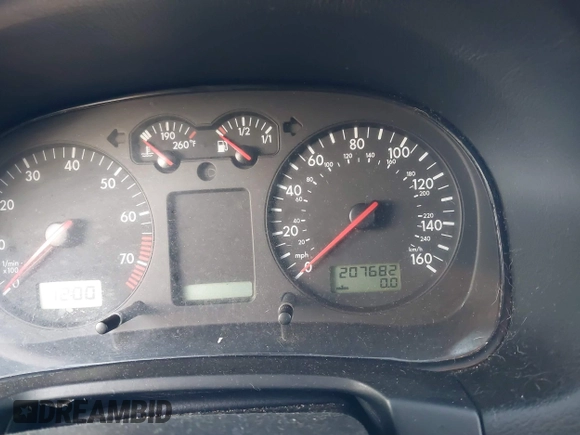 2002 Volkswagen GTI z VIN 9BWDE61J524008111, wystawiony jako IAAI lot #40754934 z przebiegiem 207 682 mil mil oraz . Historia ofert i sprzedaży dostępna na DreamBid. Obrazek 7.