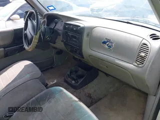 1996 Ford Ranger XL z VIN 1FTCR14U7TPA03267, wystawiony jako IAAI lot #42386485 z przebiegiem 181 383 mil mil oraz . Historia ofert i sprzedaży dostępna na DreamBid. Obrazek 5.