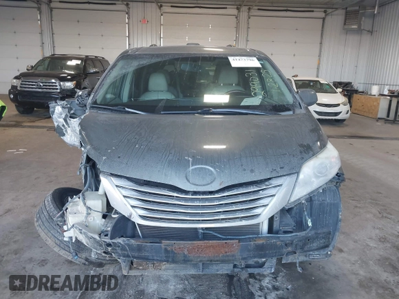 2011 Toyota Sienna XLE with VIN 5TDDK3DC6BS025101, listed as a IAAI auction lot 41473796 with 211,467 mi miles. Bid and sale history available at carsss.com. Image 13.