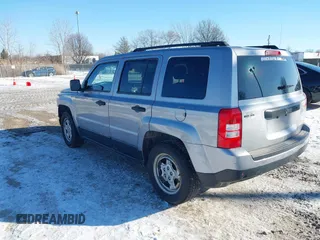 2014 Jeep Patriot Sport with VIN 1C4NJPBB2ED915782, listed as a IAAI auction lot 41628774 with 144,588 mi miles. Bid and sale history available at carsss.com. Image 3.