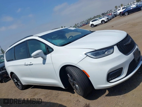 2021 Chrysler Pacifica Touring with VIN 2C4RC1FG7MR605587, listed as a IAAI auction lot 42329028 with 111,305 mi miles and . Bid and sale history available at DreamBid. Image 13.
