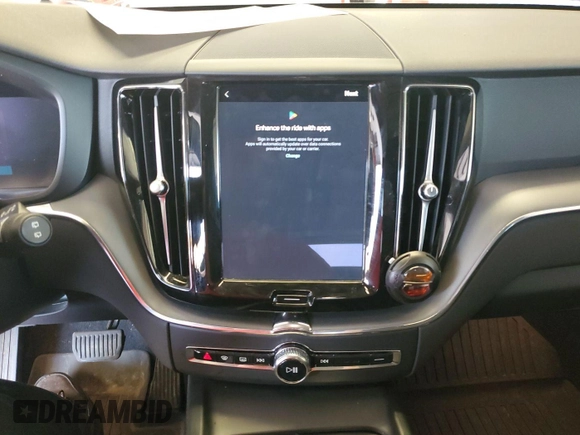 2024 Volvo XC60 Core Dark Theme z VIN YV4L12RK7R1929374, wystawiony jako IAAI lot #42537657 z przebiegiem 48 177 mil mil oraz . Historia ofert i sprzedaży dostępna na DreamBid. Obrazek 3.