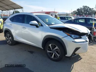 2020 Lexus NX 300 z VIN JTJDARBZ4L5007813, wystawiony jako IAAI lot #41988843 z przebiegiem 53 298 mil mil oraz . Historia ofert i sprzedaży dostępna na DreamBid. Obrazek 1.