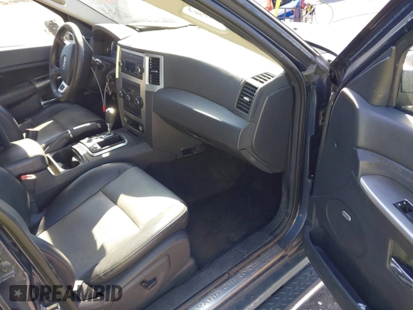 2009 Jeep Grand Cherokee Laredo with VIN 1J8HR48P19C540785, listed as a IAAI auction lot 41729851 with 205,504 mi miles. Bid and sale history available at carsss.com. Image 5.