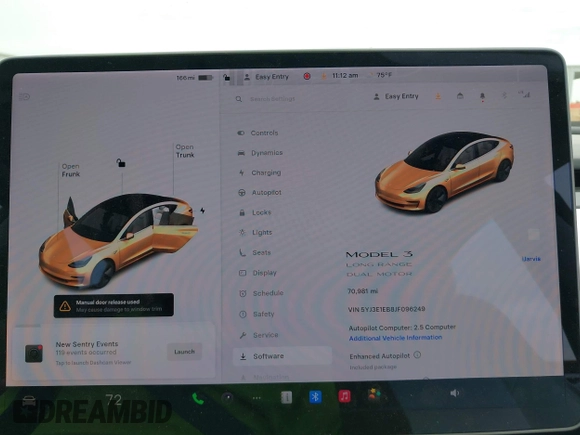 2018 Tesla Model 3 Long Range Battery z VIN 5YJ3E1EB8JF096249, wystawiony jako IAAI lot #42150031 z przebiegiem 70 981 mil mil oraz . Historia ofert i sprzedaży dostępna na DreamBid. Obrazek 7.