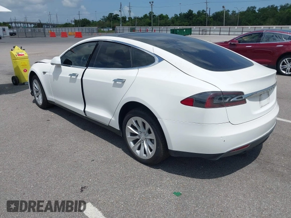 2014 Tesla Model S 60 with VIN 5YJSA1H12EFP39582, listed as a IAAI auction lot 42545143 with 117,383 mi miles and . Bid and sale history available at DreamBid. Image 3.