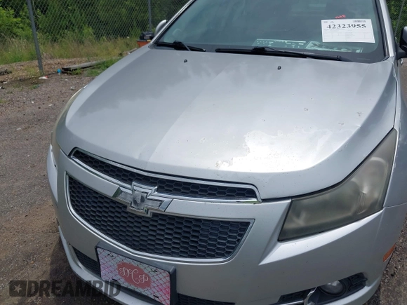 2014 Chevrolet Cruze 2LT z VIN 1G1PE5SB6E7270997, wystawiony jako IAAI lot #42323955 z przebiegiem 146 752 mil mil oraz . Historia ofert i sprzedaży dostępna na DreamBid. Obrazek 17.