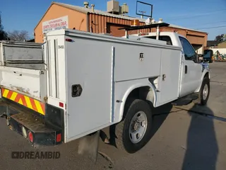 2009 Ford F-350 with VIN 1FDSF35Y09EA28559, listed as a Copart auction lot 46717995 with 235,706 mi miles and Clean title. Bid and sale history available at DreamBid. Image 4.