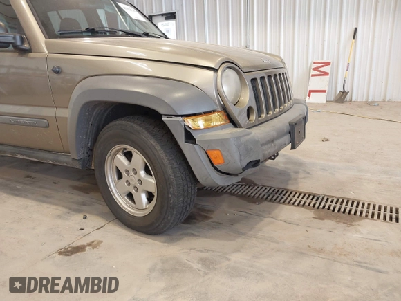 2005 Jeep Liberty Sport with VIN 1J4GL48K85W717487, listed as a IAAI auction lot 42082744 with 103,888 mi miles. Bid and sale history available at carsss.com. Image 6.